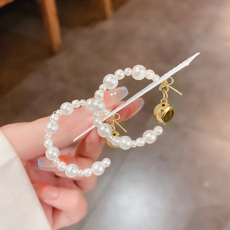 Silver Needle Irregular Geometry Pea Pearl Earrings Baroque New Vintage Niche Fashion Temperament
Silver Needle Irregular Geometry Pea Pearl Earrings Baroque New Vintage Niche Fashion Temperament