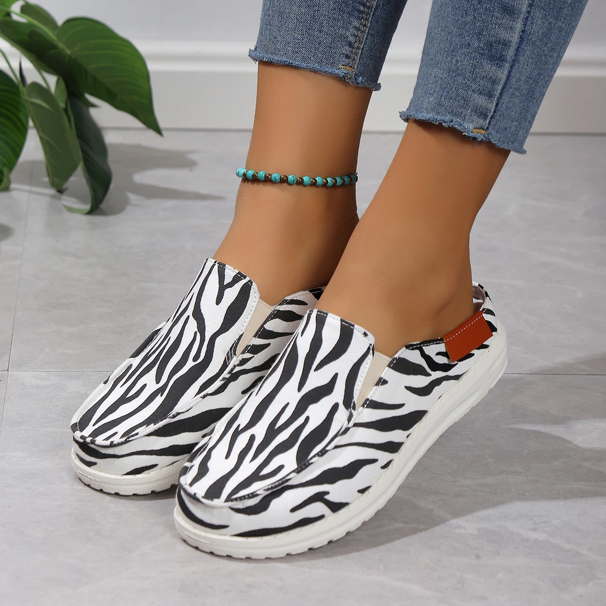 Fashion Women Flat Loafers Slip On Slippers Beach Casual Outdoor Comfortable Vulcanize Shoes Sneakers Footwear Zapatos Mujer
Fashion Women Flat Loafers Slip On Slippers Beach Casual Outdoor Comfortable Vulcanize Shoes Sneakers Footwear Zapatos Mujer