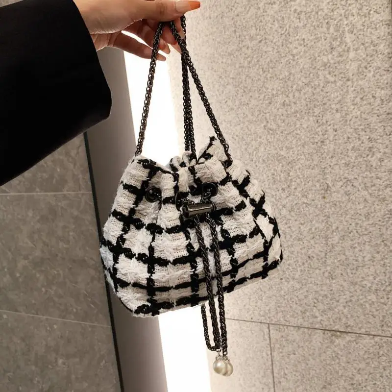 

New style rough flower, high quality, fashionable lattice bucket bag, women's versatile, small crowd chain, one shoulder messeng