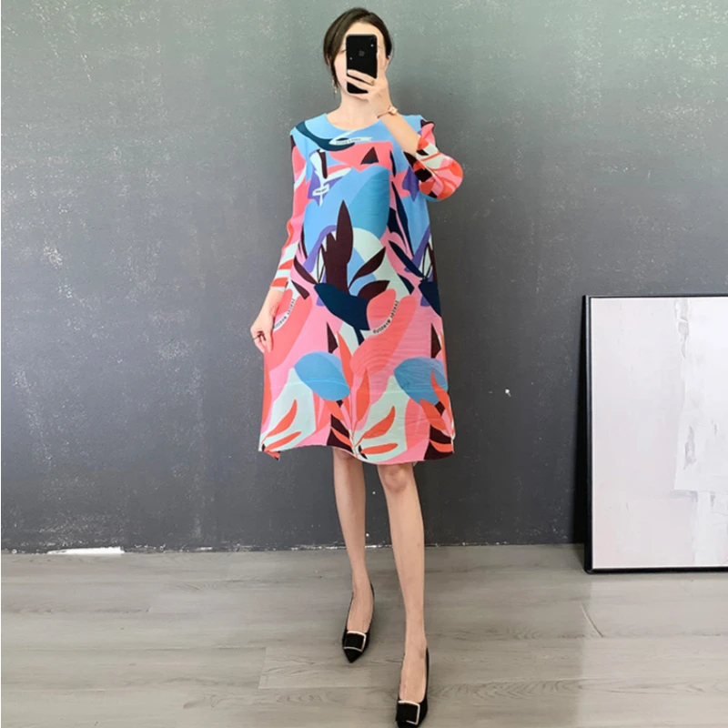 Miyake Pleated Dress Women 2022 Early Spring New Round Neck Loose Fashion Printed Mother's Clothing Above The Knees
Miyake Pleated Dress Women 2022 Early Spring New Round Neck Loose Fashion Printed Mother's Clothing Above The Knees