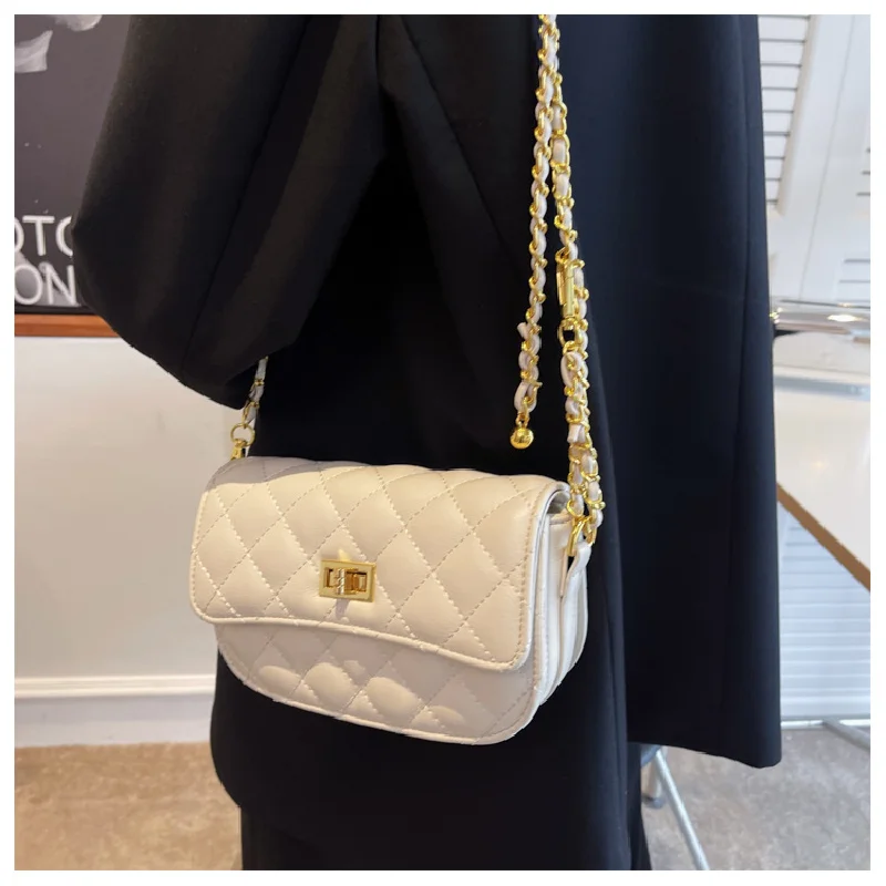 2022 New Simple Fashion Women's Lingge Small Fragrance One Shoulder Messenger Chain Small Golden Ball Small Square Bag
2022 New Simple Fashion Women's Lingge Small Fragrance One Shoulder Messenger Chain Small Golden Ball Small Square Bag