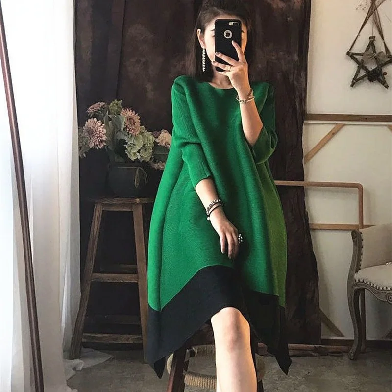 Dress Korean style large size pleated dress female autumn 2023 new fashion simple color matching loose and thin mid-length skirt
Dress Korean style large size pleated dress female autumn 2023 new fashion simple color matching loose and thin mid-length skirt