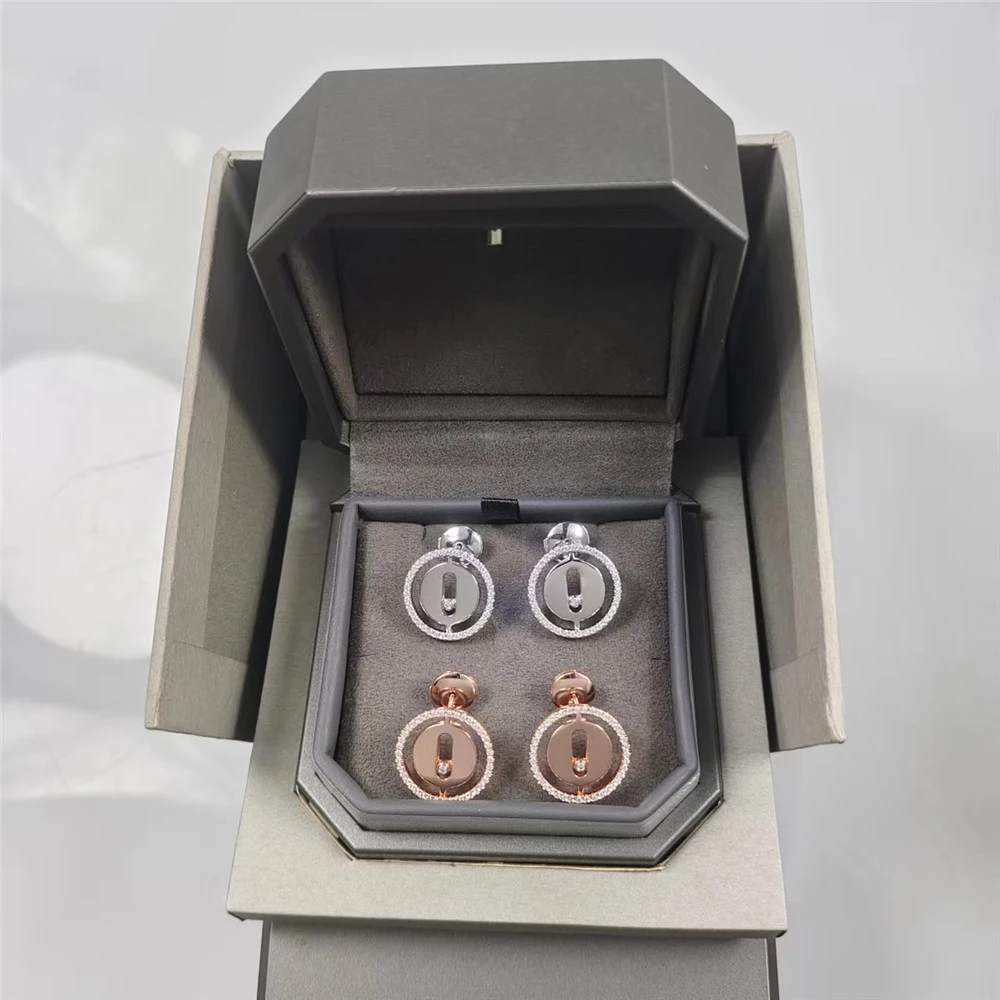 French Classic Lucky Amulet Move Stud Earrings, Ladies Luxury Aristocratic Jewelry Gift with Original Electric Light Packaging.
French Classic Lucky Amulet Move Stud Earrings, Ladies Luxury Aristocratic Jewelry Gift with Original Electric Light Packaging.