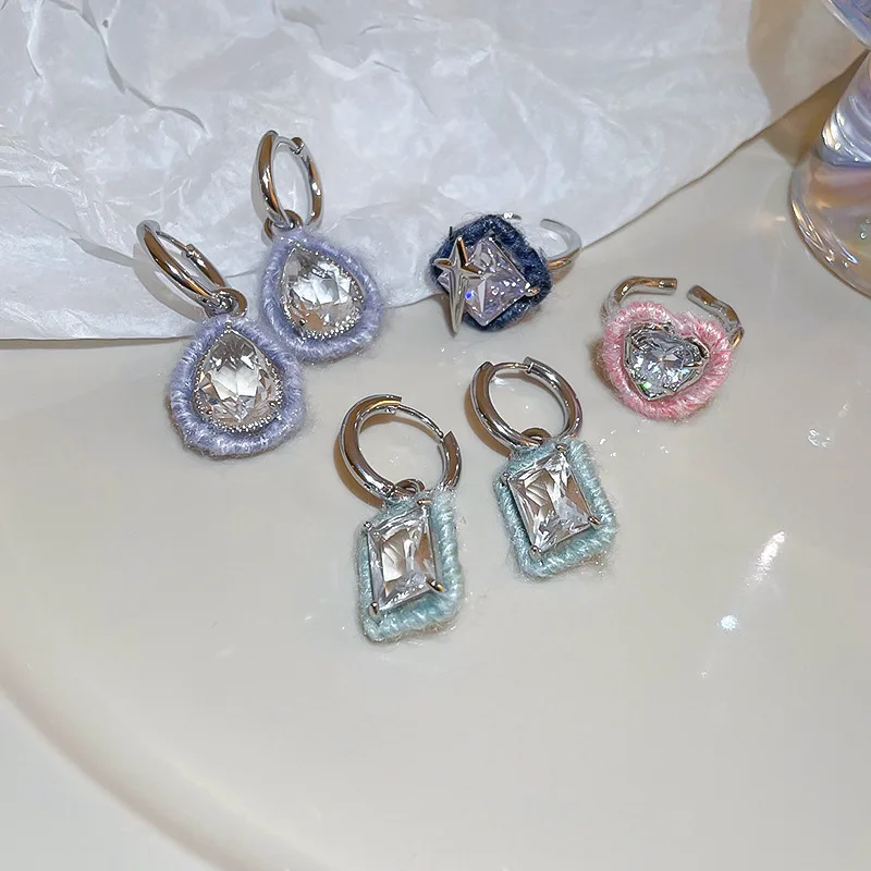Minar Personality Multiple Braid Plush Cloth Water Drop Square Hoop Earrings for Women Bling CZ Cubic Zirconia Earring Jewelry
Minar Personality Multiple Braid Plush Cloth Water Drop Square Hoop Earrings for Women Bling CZ Cubic Zirconia Earring Jewelry