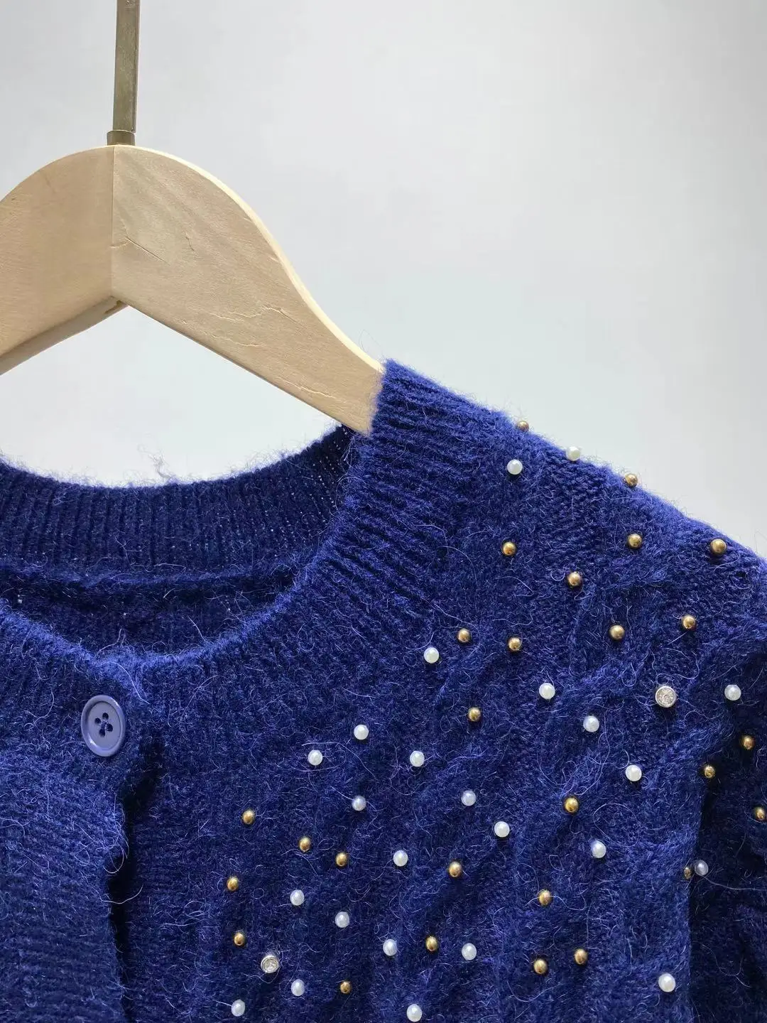 Women Single Breasted O-neck Beaded Knit Sweater Long Sleeve Ladies Sweet Knitted Cardigan
Women Single Breasted O-neck Beaded Knit Sweater Long Sleeve Ladies Sweet Knitted Cardigan