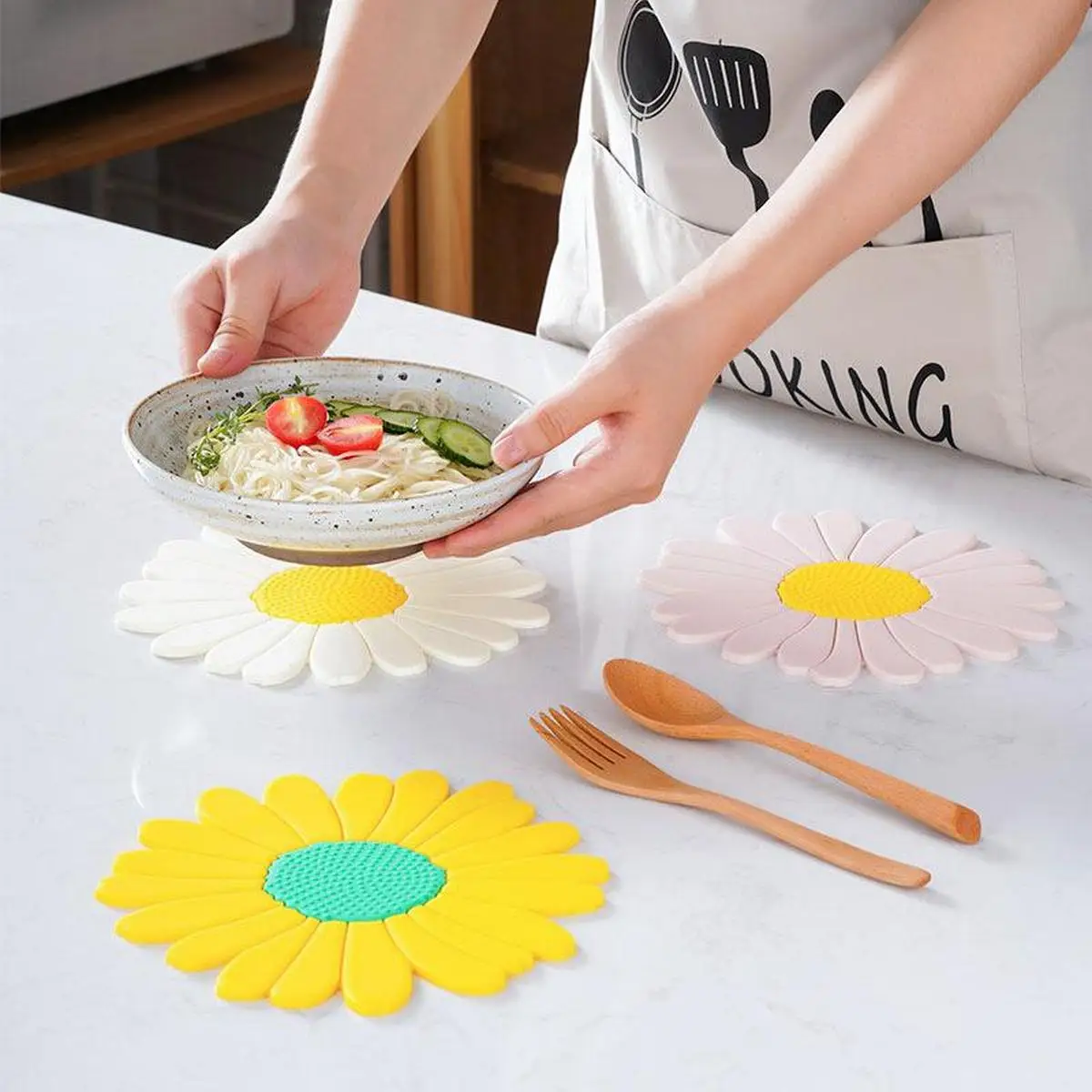 Nordic Creative Dining Table Thermal Insulation Pad Round Amazon Large Plate Bowl Pad Tableware Ins Wind Soft Glue
Nordic Creative Dining Table Thermal Insulation Pad Round Amazon Large Plate Bowl Pad Tableware Ins Wind Soft Glue