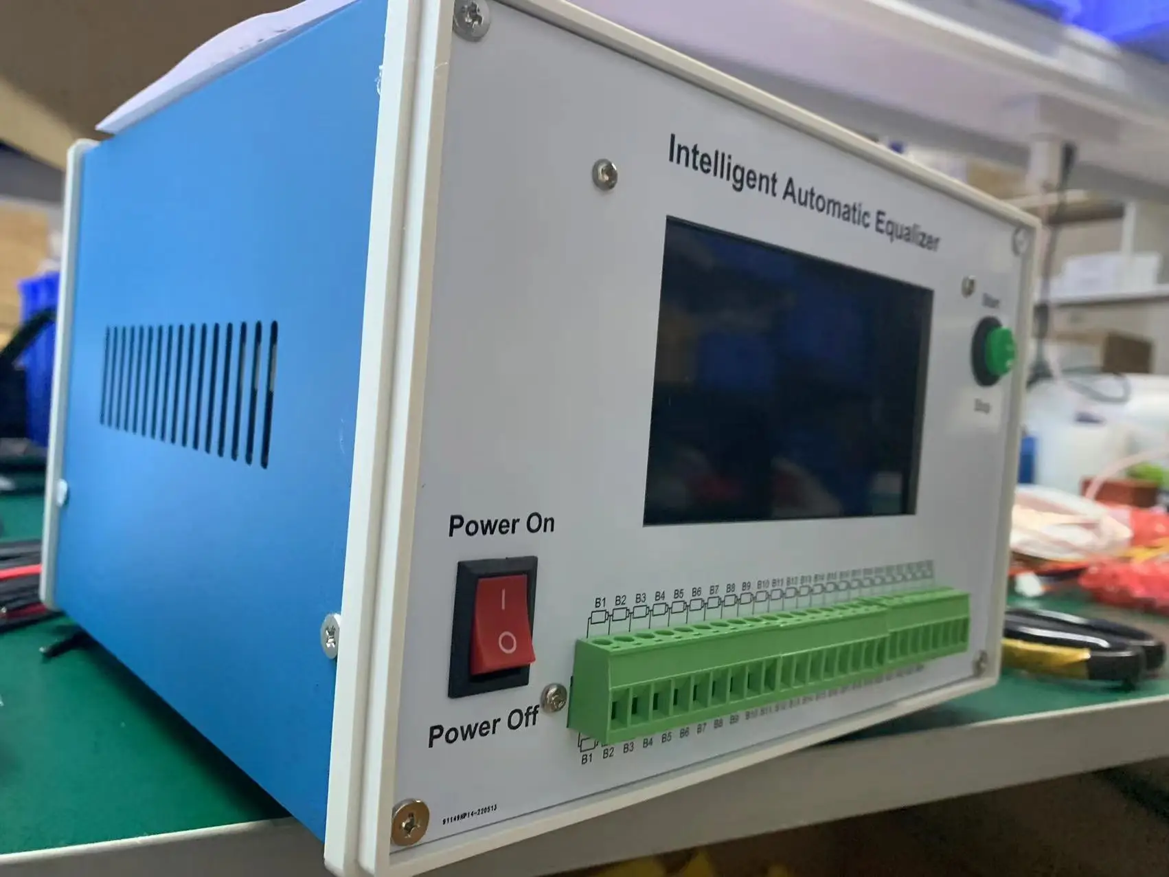 12V 10A Solar energy charge discharge controller PWM solar charge controller Li ion LFP4 Lead-acid controller
12V 10A Solar energy charge discharge controller PWM solar charge controller Li ion LFP4 Lead-acid controller