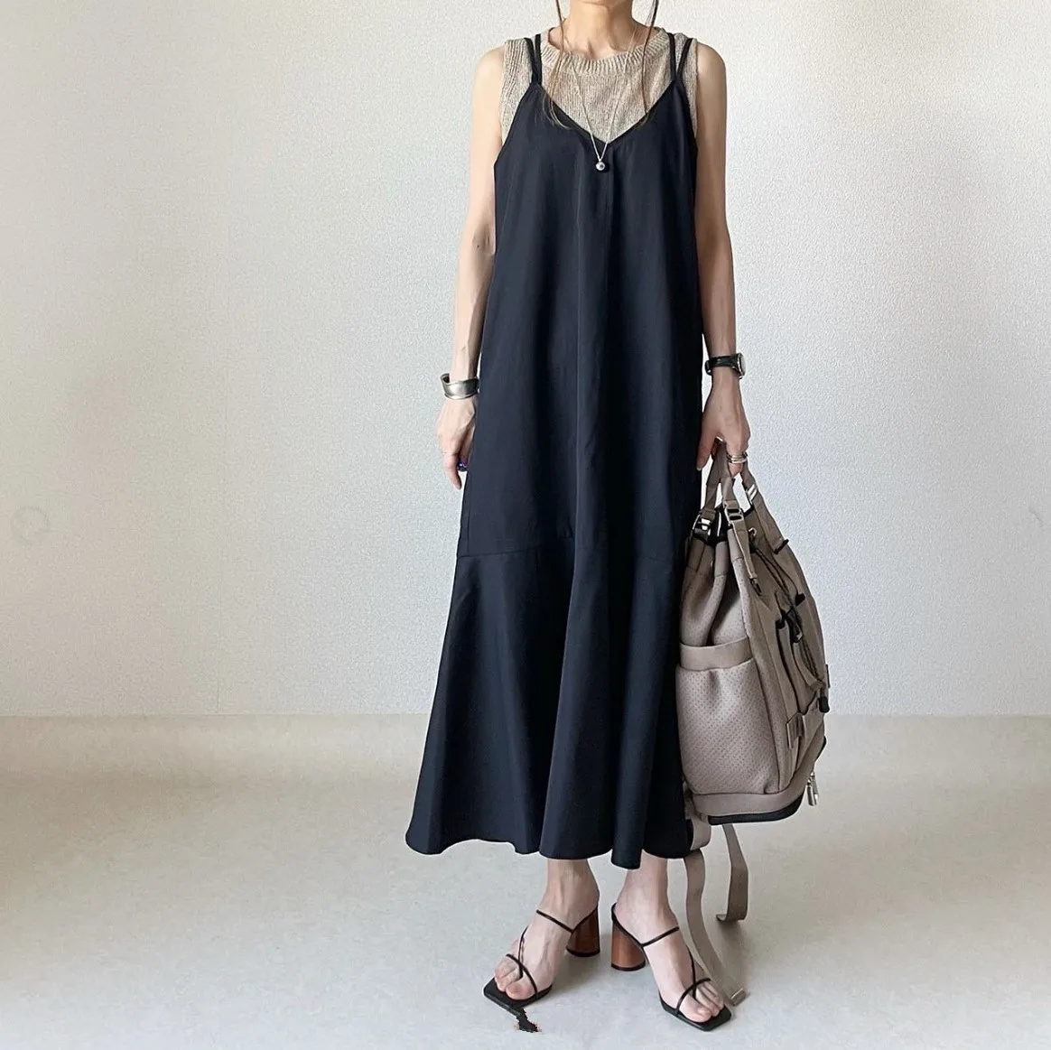 Japan Style Summer Sleeveless Dress Solid Fashion Show Thin Large Swing Loose Sling Mid Length Dresses Vestidso De Mujer
Japan Style Summer Sleeveless Dress Solid Fashion Show Thin Large Swing Loose Sling Mid Length Dresses Vestidso De Mujer