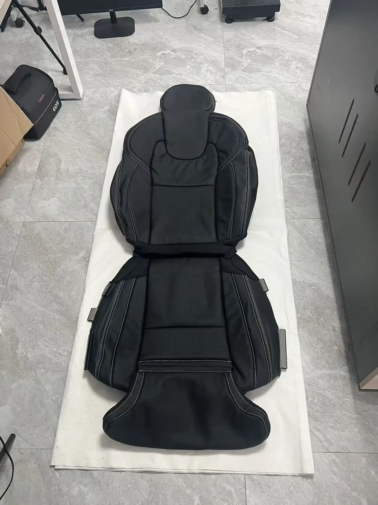 Подходит для кожаного чехла на сиденье водителя XC90 2018.
Подходит для кожаного чехла на сиденье водителя XC90 2018.