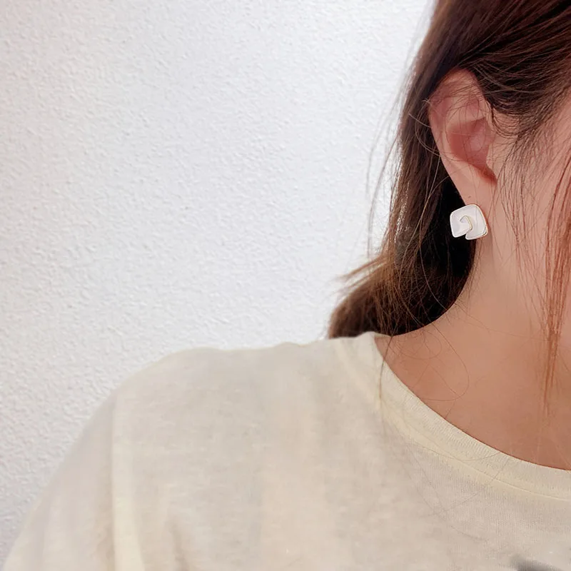 S925 Silver Needle Plated Real Gold Color Preservation New Fashion Thin Painted Flower Earrings Black and White
S925 Silver Needle Plated Real Gold Color Preservation New Fashion Thin Painted Flower Earrings Black and White