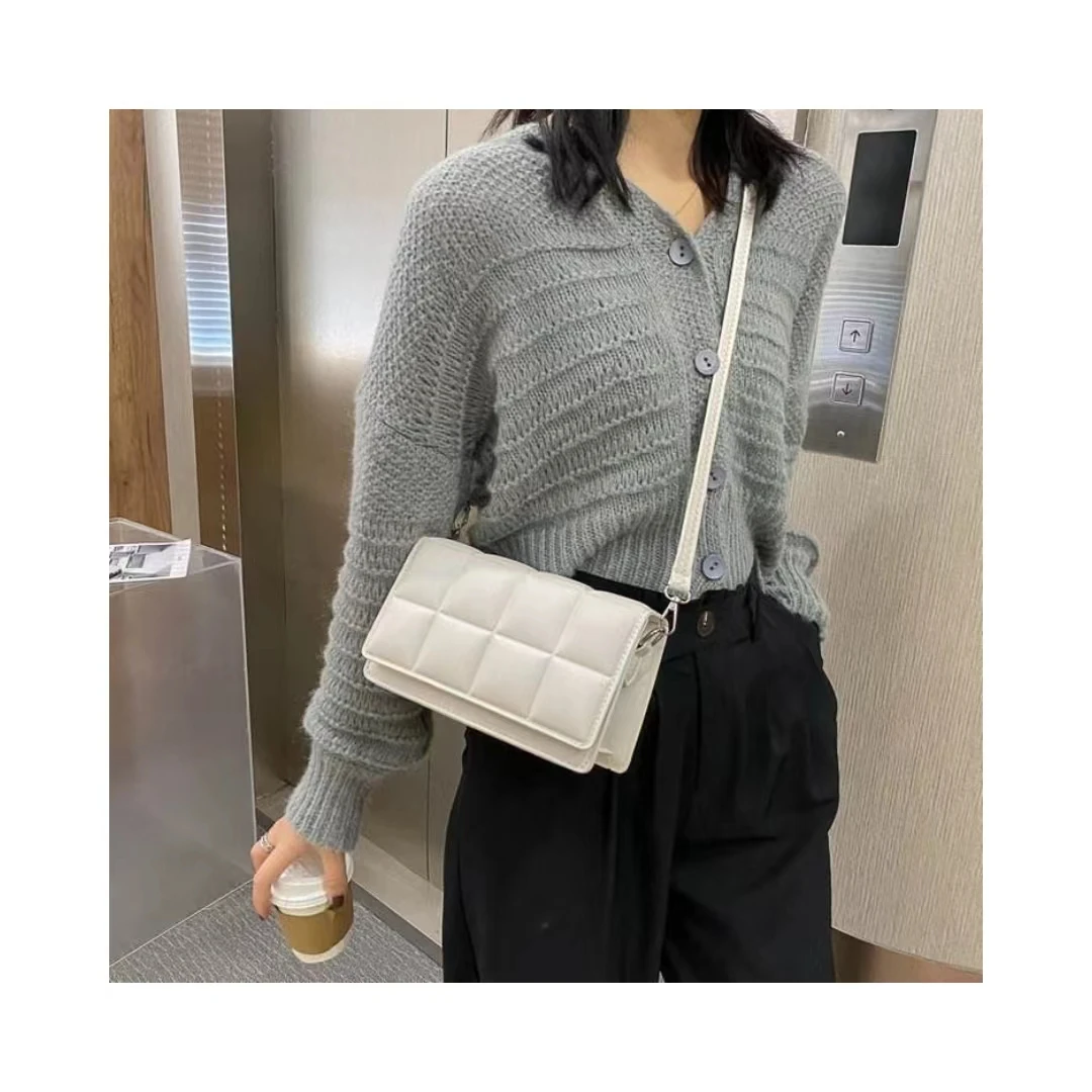 Autumn 2023 New Women's Urban Minimalist Niche Design Fresh and Sweet High-quality Leather Shoulder Messenger Handbag
Autumn 2023 New Women's Urban Minimalist Niche Design Fresh and Sweet High-quality Leather Shoulder Messenger Handbag