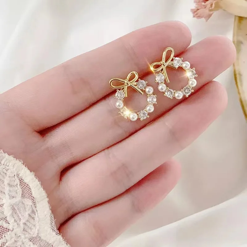 Korean Fashion Round Bow Rhinestones Pearl Stud Earrings for Women Girls Cute Heart Summer Jewelry Black Earring Party Gift 2022
Korean Fashion Round Bow Rhinestones Pearl Stud Earrings for Women Girls Cute Heart Summer Jewelry Black Earring Party Gift 2022