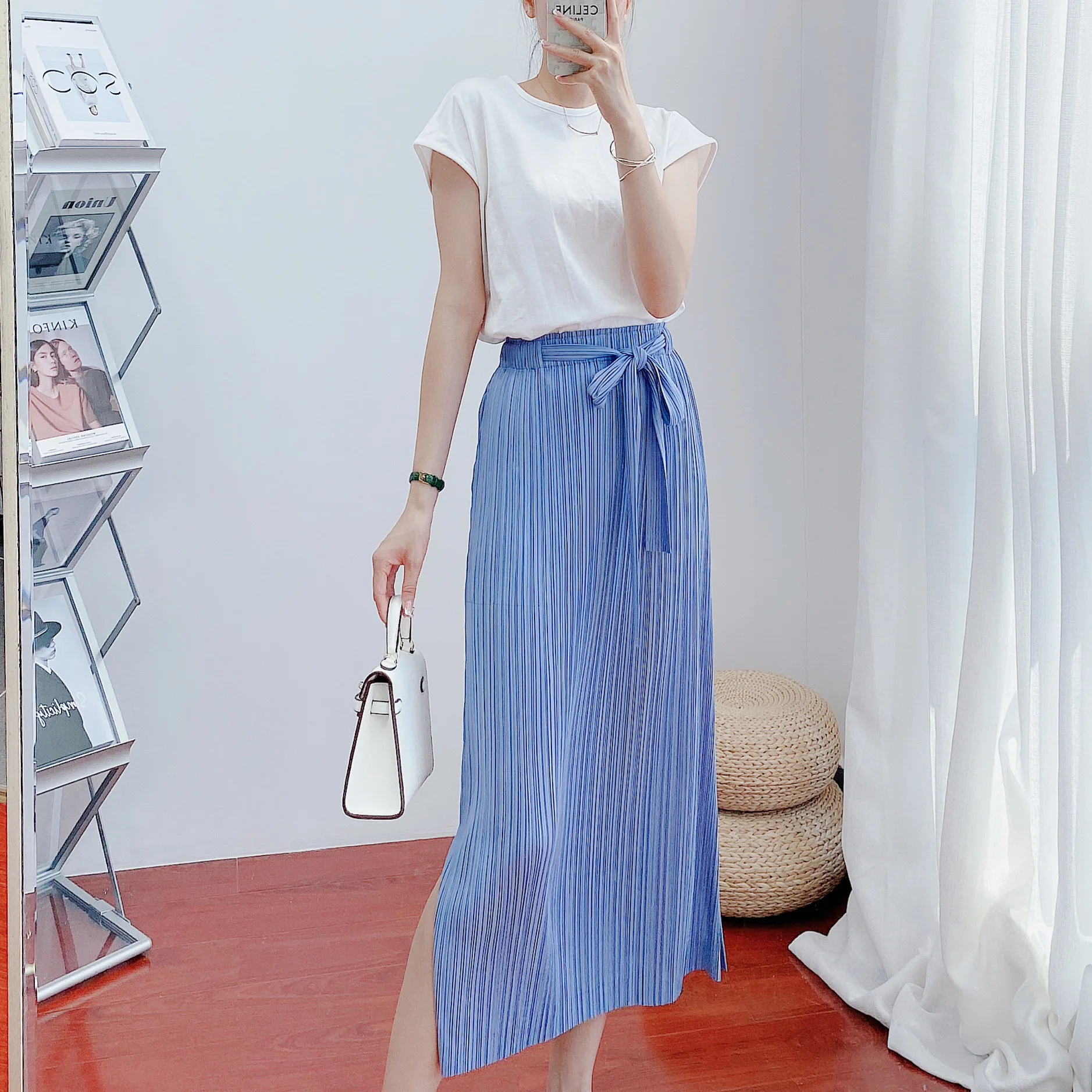 Summer new all-match strappy skirt women's Miyake pleated solid color split pleated mid skirt
Summer new all-match strappy skirt women's Miyake pleated solid color split pleated mid skirt
