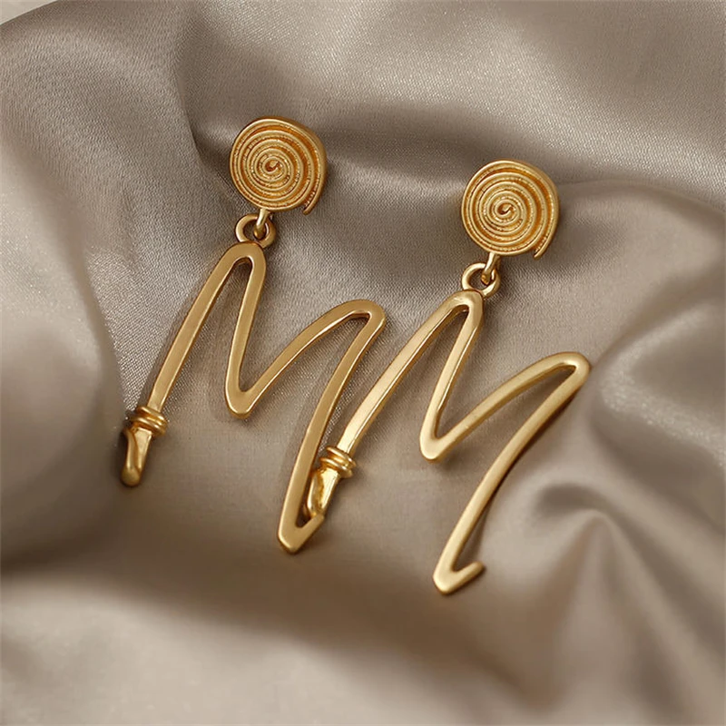 Punk Exaggerated Gold Color Letter M Drop Earrings for Women Hip Hop Chic Twisted Statement Dangle Earrings Female Jewelry Gifts
Punk Exaggerated Gold Color Letter M Drop Earrings for Women Hip Hop Chic Twisted Statement Dangle Earrings Female Jewelry Gifts
