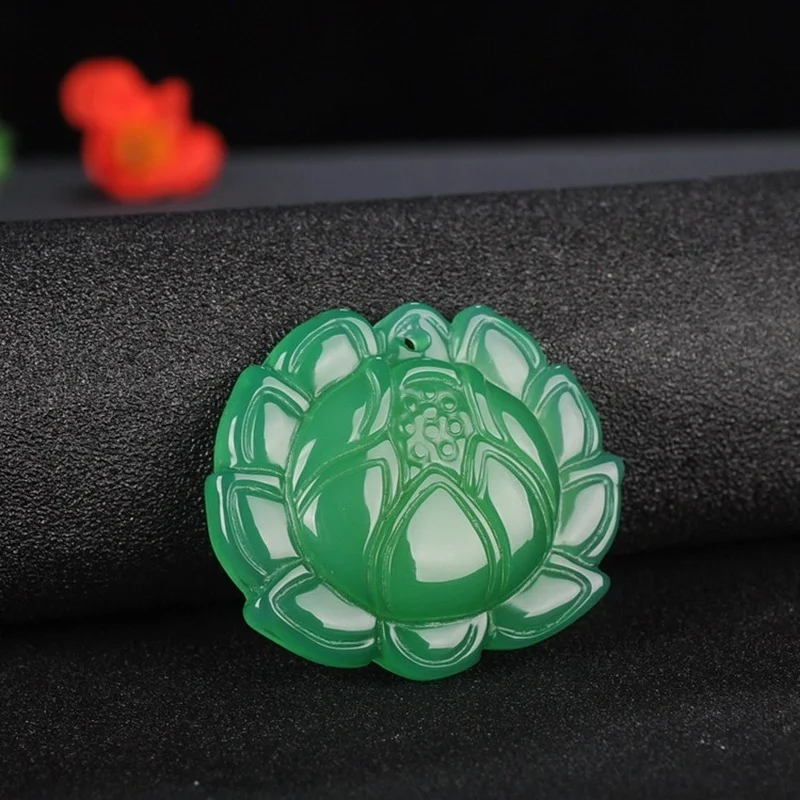 

Natural Green Chalcedony Hand-carved Lotus Pendant Fashion Boutique Jewelry Men and Women Green Agate Lotus Necklace Gift