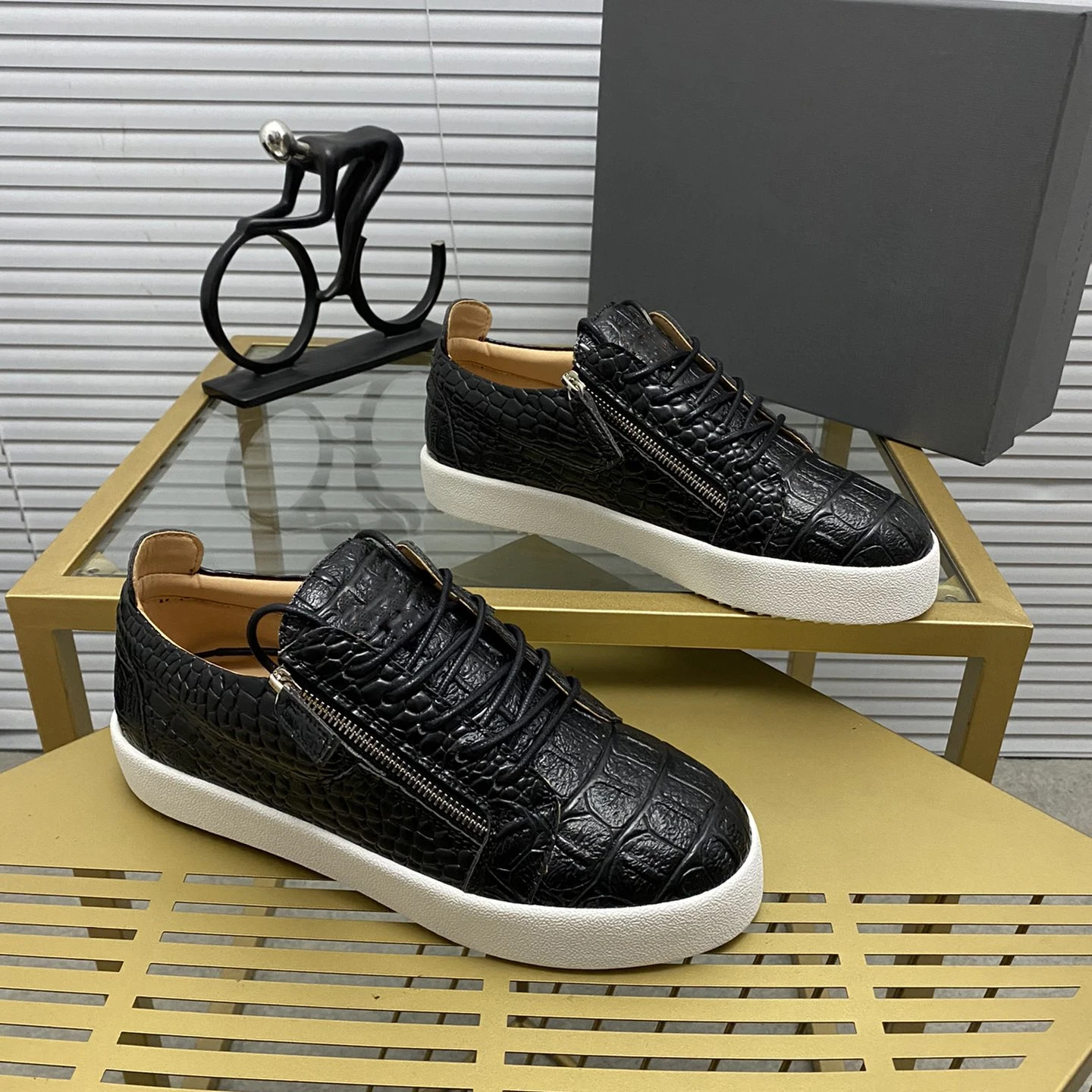 

Top Quality GZ Mens Casual Shoes Luxury Womens Leather Sneakers Unisex Fashion Trainers Youth Designer Canvas Shoes MD00039