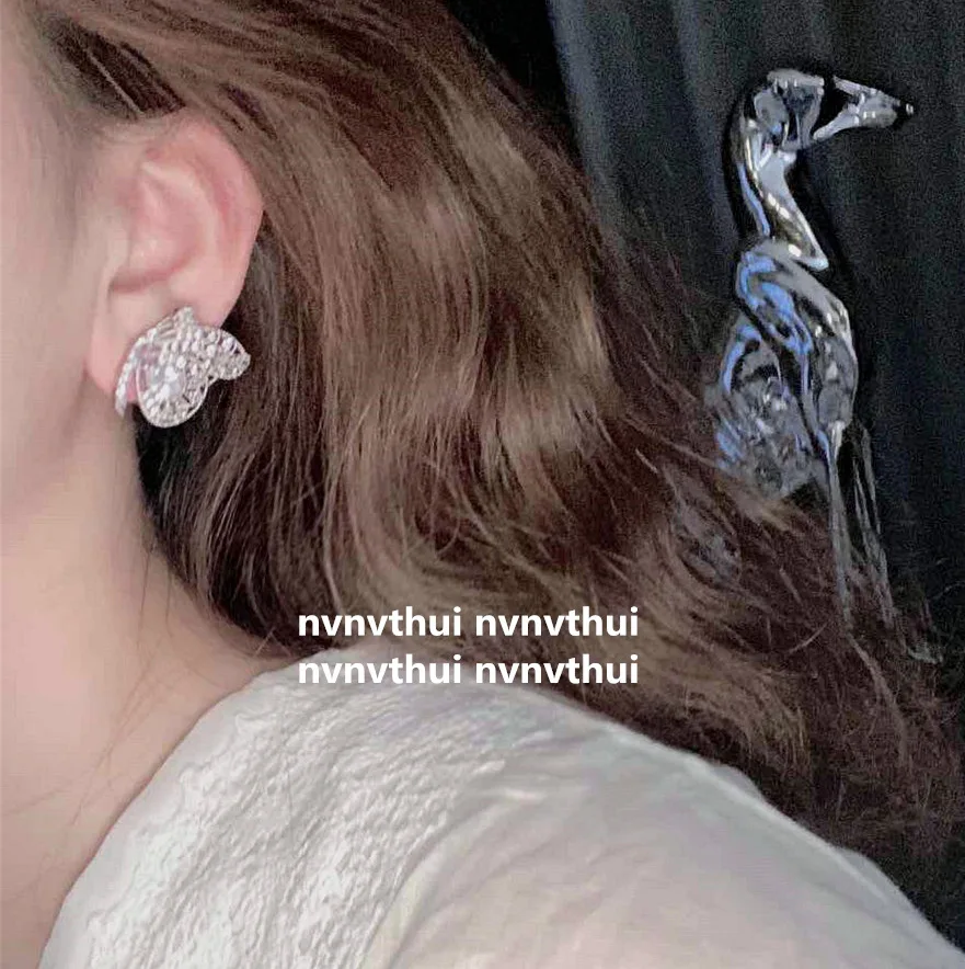 18K White Gold Plated Earrings Ladder Diamond Zircon Butterfly Flying Freshwater Pearl Asymmetric Earrings
18K White Gold Plated Earrings Ladder Diamond Zircon Butterfly Flying Freshwater Pearl Asymmetric Earrings