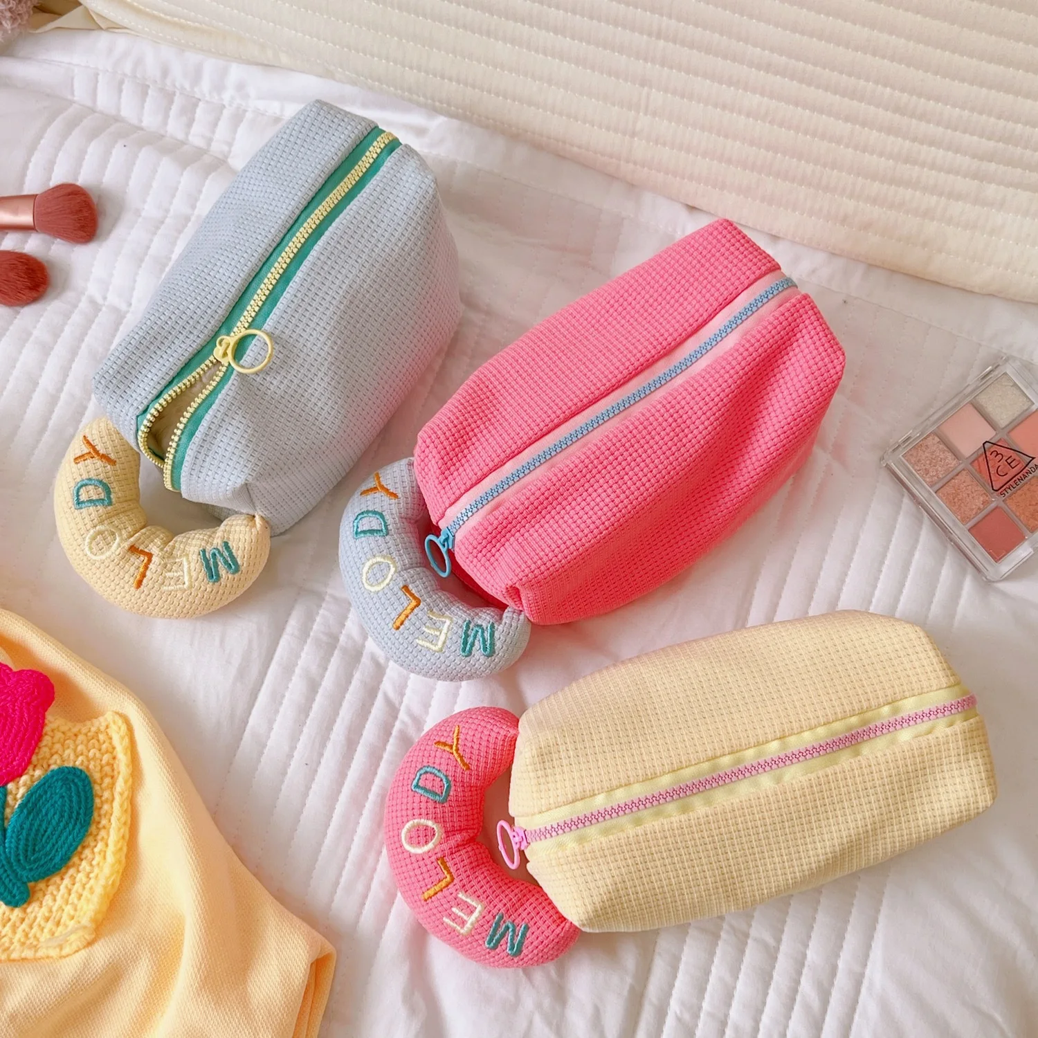 Useful Large Capacity Fabric Stationery Bag Pencil Case School Student Pen Pencilcase Box Portable Make Up Cosmetic Bag Supplies
Useful Large Capacity Fabric Stationery Bag Pencil Case School Student Pen Pencilcase Box Portable Make Up Cosmetic Bag Supplies