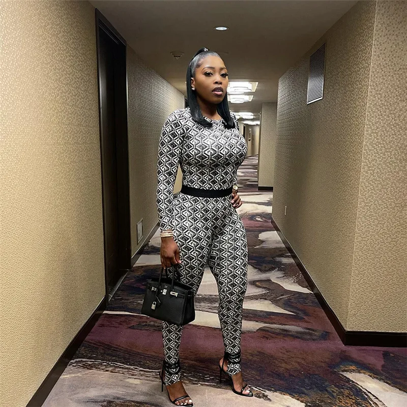 European And American Style Autumn 2022 Printed Round Neck Long Sleeve Slim Top High Waist Leggings Suit (Women)
European And American Style Autumn 2022 Printed Round Neck Long Sleeve Slim Top High Waist Leggings Suit (Women)