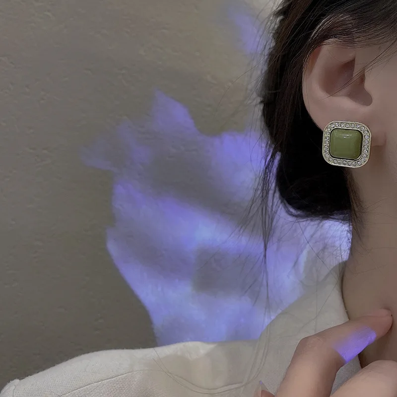 INS Sense Geometric Square Female Temperament Green Avocado Earrings Korean Version 925 Silver Needle Ladies Earrings
INS Sense Geometric Square Female Temperament Green Avocado Earrings Korean Version 925 Silver Needle Ladies Earrings