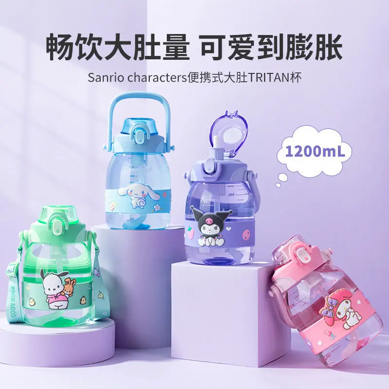1200ML Sanrios Cinnamoroll Mymelody kawaii Anime Cartoon Water Bottle With Straw Large Capacity Tritan Water Bottle for Outdoor
1200ML Sanrios Cinnamoroll Mymelody kawaii Anime Cartoon Water Bottle With Straw Large Capacity Tritan Water Bottle for Outdoor