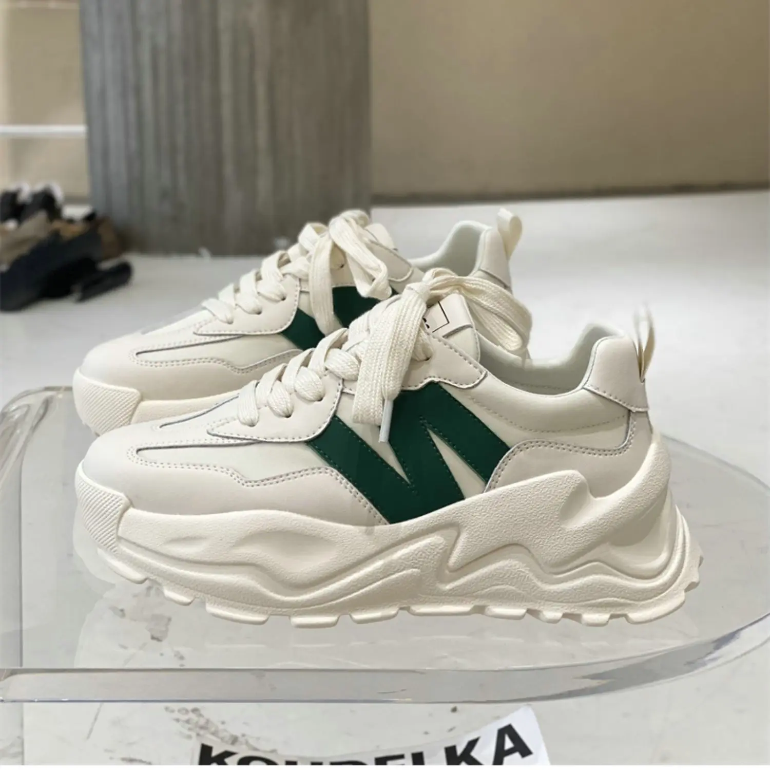 New Spring Summer Vulcanized Shoes Lace-up White Shoes Women Flat Leather Shoes Female White Board Casual Shoes Women Sneakers
New Spring Summer Vulcanized Shoes Lace-up White Shoes Women Flat Leather Shoes Female White Board Casual Shoes Women Sneakers