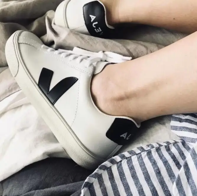 Оригинальные Классические женские кроссовки Veja, кожаная Белая обувь в форме V для мужчин и женщин, унисекс, размер 35 44, Hileng
Оригинальные Классические женские кроссовки Veja, кожаная Белая обувь в форме V для мужчин и женщин, унисекс, размер 35 44, Hileng