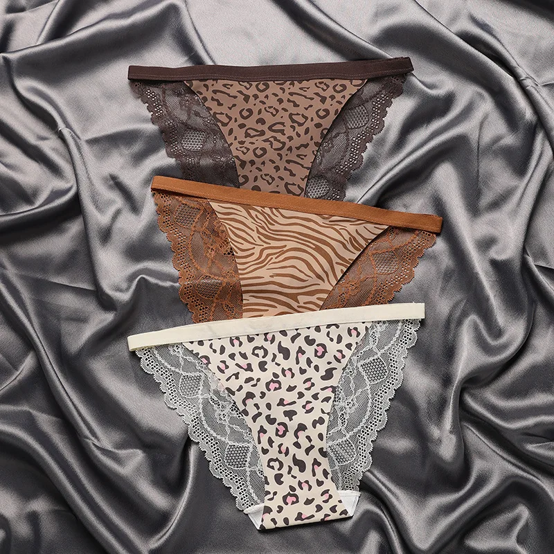 Sexy Ice Silk Thong Mid Waist Briefs Breathable Women's Panties Leopard Print Lace Trimmed Lingerie Ladies Sexy
Sexy Ice Silk Thong Mid Waist Briefs Breathable Women's Panties Leopard Print Lace Trimmed Lingerie Ladies Sexy