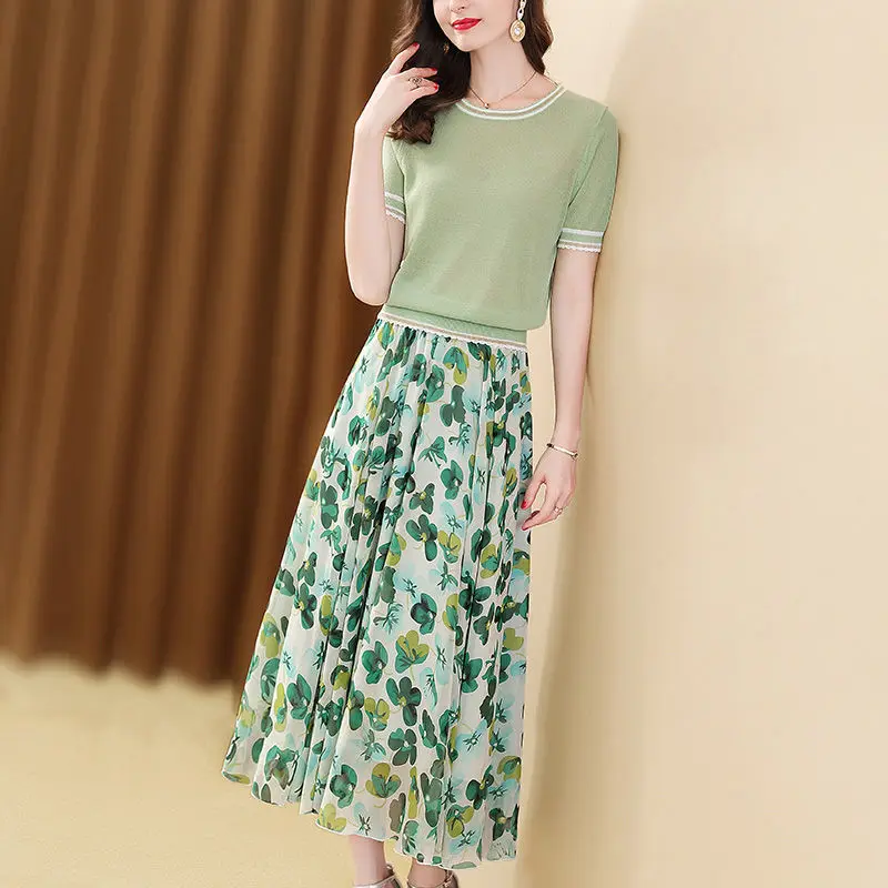 Two Piece Set Women Elegant Floral Print High Waist A-Line Skirts Summer Short Sleeve T-Shirt Ladies Fashion Clothing Suit E54
Two Piece Set Women Elegant Floral Print High Waist A-Line Skirts Summer Short Sleeve T-Shirt Ladies Fashion Clothing Suit E54