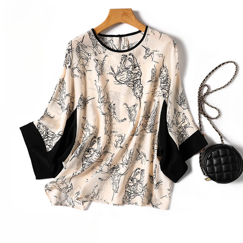 Женская атласная футболка с круглым вырезом, с принтом
Женская атласная футболка с круглым вырезом, с принтом