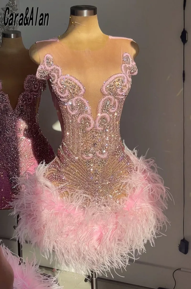 Sparkle Pink Short Prom Dresses Sheer Scoop Rhinestone Feathers Birthday Party Gowns Vestidos De Graduación
Sparkle Pink Short Prom Dresses Sheer Scoop Rhinestone Feathers Birthday Party Gowns Vestidos De Graduación