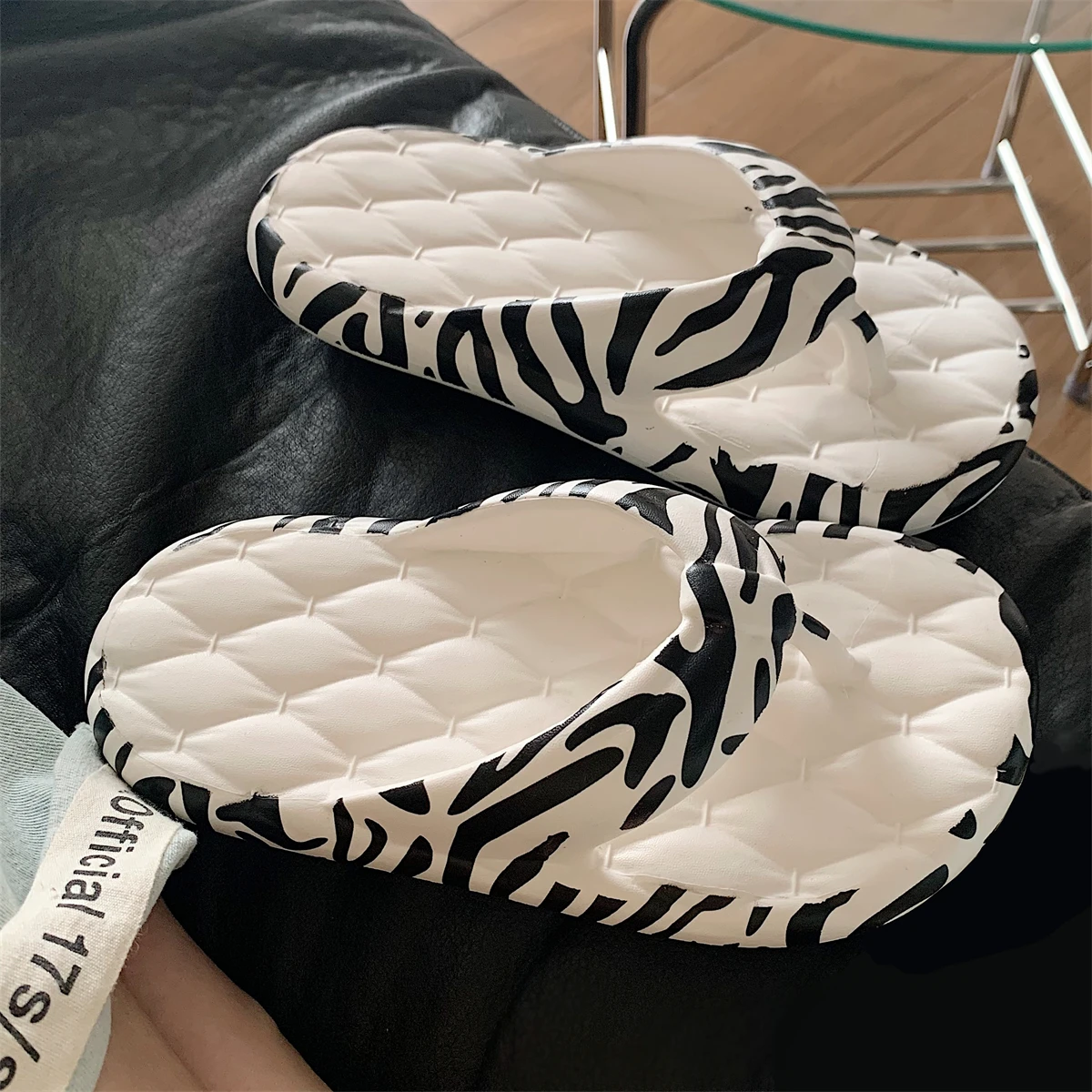 Summer Outside Wear Seaside Eva Non-Slip Clip-On Beach Shoes Sweet And Cool Street Style Zebra Print Flip Flops Female
Summer Outside Wear Seaside Eva Non-Slip Clip-On Beach Shoes Sweet And Cool Street Style Zebra Print Flip Flops Female