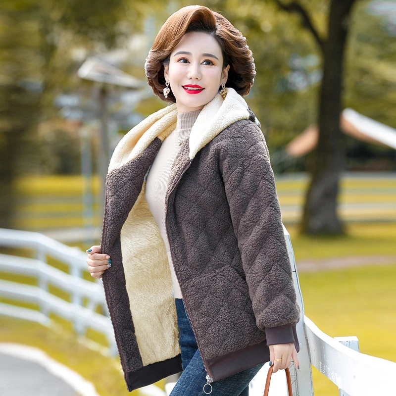 Женская зимняя куртка для женщин среднего возраста, куртка большого размера с капюшоном, утепленная, хорошее качество, женские пальто по пр...
Женская зимняя куртка для женщин среднего возраста, куртка большого размера с капюшоном, утепленная, хорошее качество, женские пальто по пр...