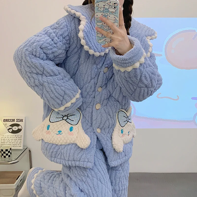 Kawaii Sanrioed Cinnamoroll трехслойная мягкая Пижама мультфильм милый коралловый флис мягкая куртка домашний сервис комплект из двух частей
Kawaii Sanrioed Cinnamoroll трехслойная мягкая Пижама мультфильм милый коралловый флис мягкая куртка домашний сервис комплект из двух частей