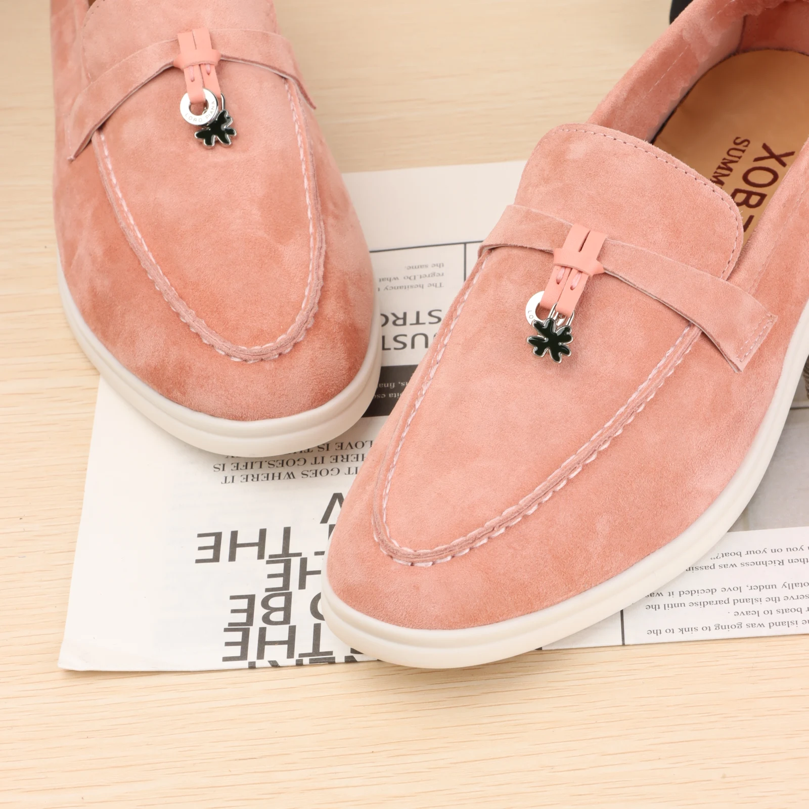 Fashion Casual Leather Logo Shoes 2023 Men's And Women's Loafers Italian Designer Brand LP Moccasin Comfortable Sneakers
Fashion Casual Leather Logo Shoes 2023 Men's And Women's Loafers Italian Designer Brand LP Moccasin Comfortable Sneakers