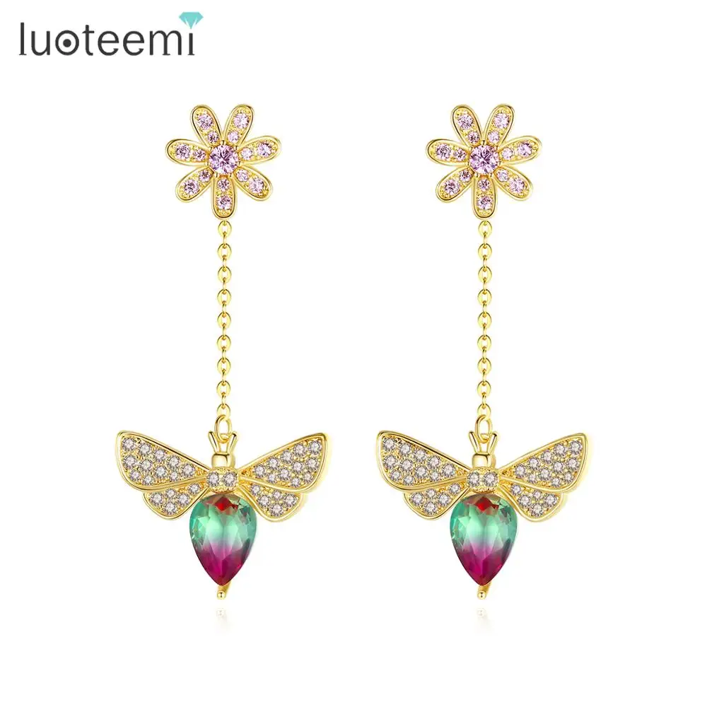 LUOTEEMI Fashion Cute Rainbow Honeybee Shape Cubic Zirconia Drop Earring Pink Daisy Flowers Wedding Bridal Accessories Girl Gift
LUOTEEMI Fashion Cute Rainbow Honeybee Shape Cubic Zirconia Drop Earring Pink Daisy Flowers Wedding Bridal Accessories Girl Gift