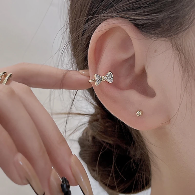 U-Magical Luxury Bling Bling Rhinestone Bow-knot Clip Earings for Women Trendy Gold Color Metal Round Beaded Earings Jewelry
U-Magical Luxury Bling Bling Rhinestone Bow-knot Clip Earings for Women Trendy Gold Color Metal Round Beaded Earings Jewelry