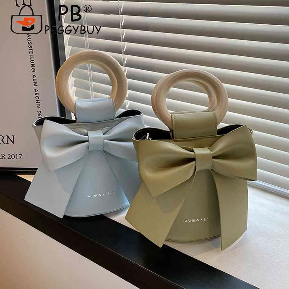 Женская кожаная сумка-мешок через плечо, с круглой деревянной ручкой
Женская кожаная сумка-мешок через плечо, с круглой деревянной ручкой