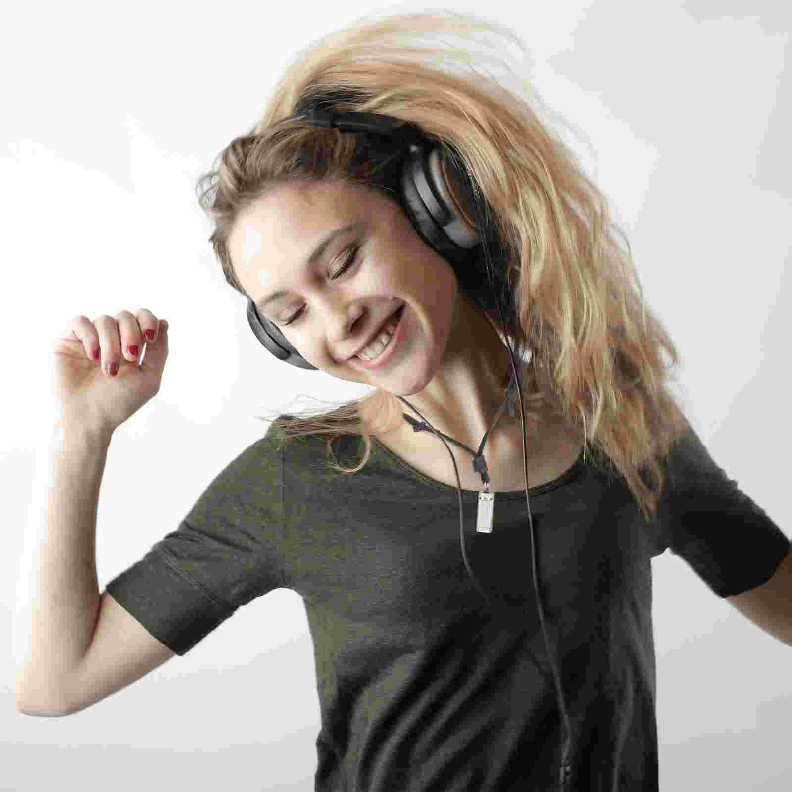 Миниатюрные игрушки соревнование свисток Музыка ожерелье ручная миниатюрная гармоника кулон из сплава маленькая гармоника ожерелье для детей
Миниатюрные игрушки соревнование свисток Музыка ожерелье ручная миниатюрная гармоника кулон из сплава маленькая гармоника ожерелье для детей