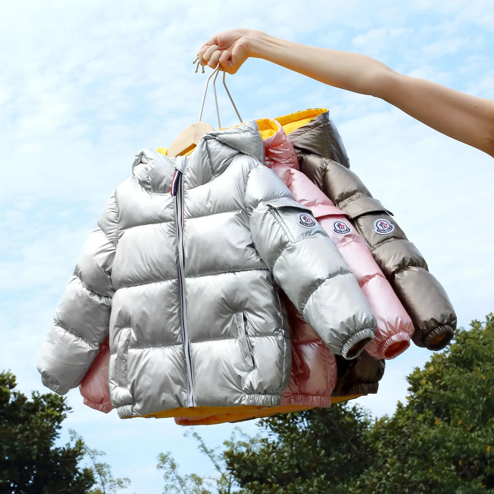 Winter Children Hooded Duck Down Jackets Gold & Silvery Space Style Kids Warm Outerwears for Boys Girls Thicken Coats Warm
Winter Children Hooded Duck Down Jackets Gold & Silvery Space Style Kids Warm Outerwears for Boys Girls Thicken Coats Warm
