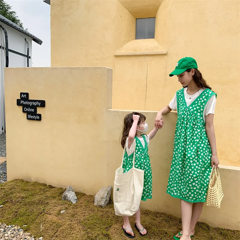 Family Matching Outfits Casual Cotton Summer Dresses Mother Kids Mother Daughter Matching Clothes Baby Girl Clothes Family Look
Family Matching Outfits Casual Cotton Summer Dresses Mother Kids Mother Daughter Matching Clothes Baby Girl Clothes Family Look