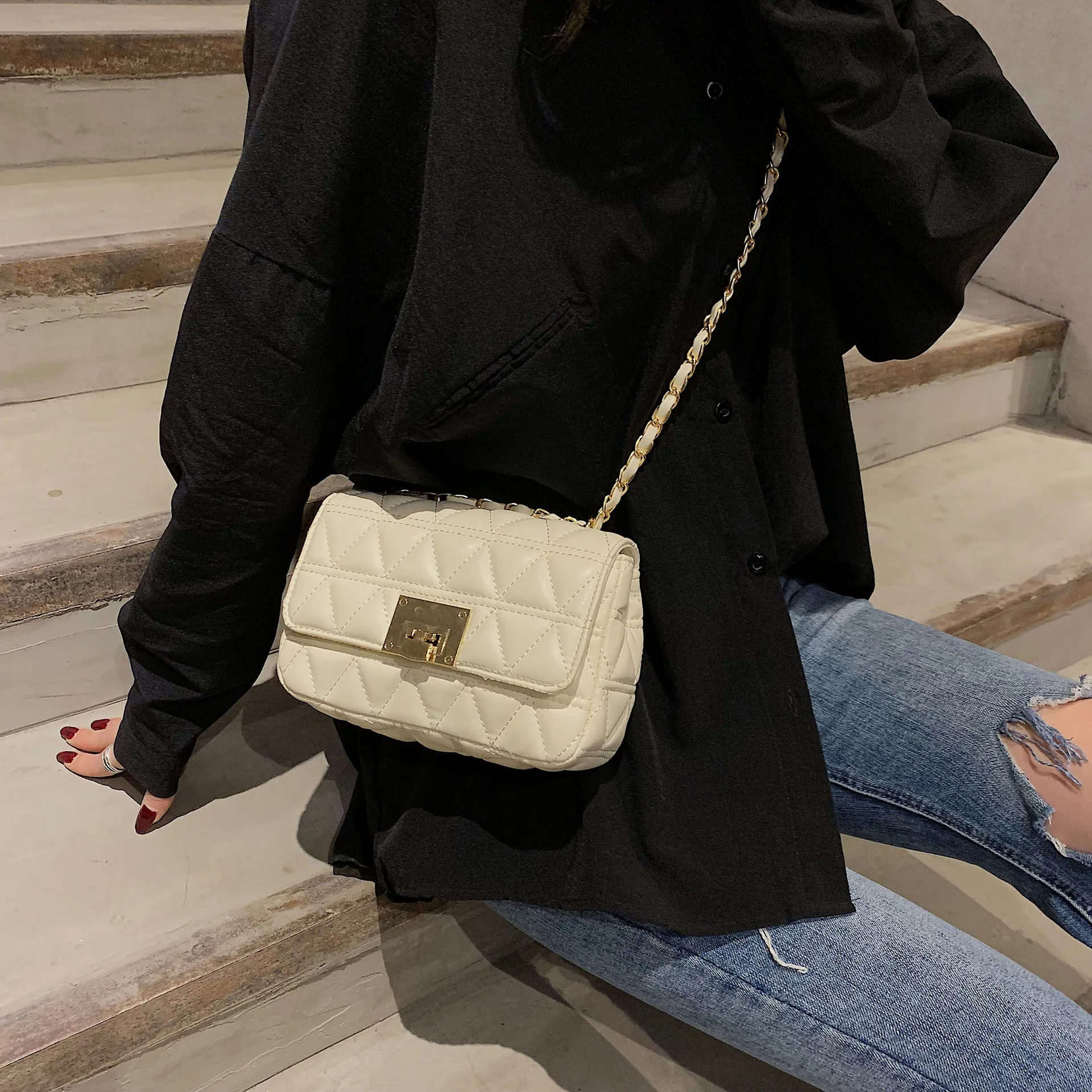 B193 Fashion Chain Bag Luxury Square Metal Rivet Box Shape Handbag Purse Clutch Women Bag Vintage Leather Shoulder Messenger Bag
B193 Fashion Chain Bag Luxury Square Metal Rivet Box Shape Handbag Purse Clutch Women Bag Vintage Leather Shoulder Messenger Bag