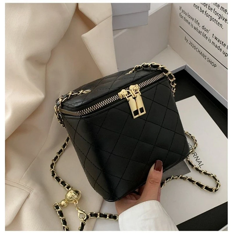 2021 New Chain Small Square Bag Shoulder Diagonal For Women Denim Small Fragrant Embroidered Thread Handbag
2021 New Chain Small Square Bag Shoulder Diagonal For Women Denim Small Fragrant Embroidered Thread Handbag