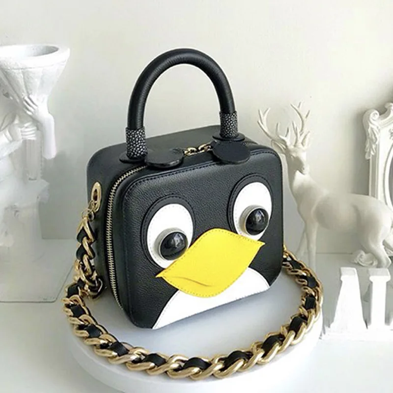 2022 New Women's Shoulder Handbag Fashion Chain Box Small Square Bag Contrast Color Portable Design Sense Crossbody Penguin Bag
2022 New Women's Shoulder Handbag Fashion Chain Box Small Square Bag Contrast Color Portable Design Sense Crossbody Penguin Bag