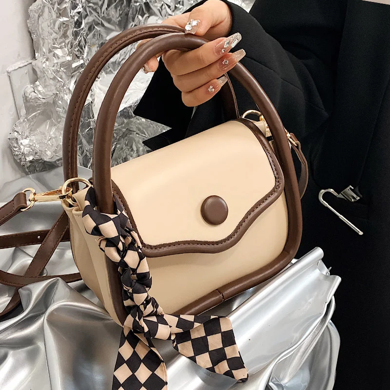 This year's popular small bag women's 2021 new fashion autumn and winter versatile high-grade portable small square bag Single
This year's popular small bag women's 2021 new fashion autumn and winter versatile high-grade portable small square bag Single