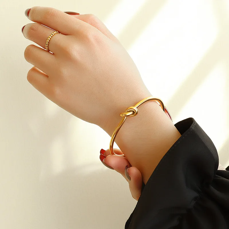 Simple Opening Knot Bracelet Women Couple Bracelet High Quality Women Gift Jewelry Wholesale Simple Classic Fashion
Simple Opening Knot Bracelet Women Couple Bracelet High Quality Women Gift Jewelry Wholesale Simple Classic Fashion