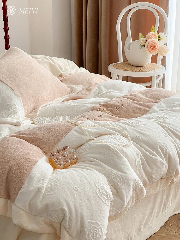 French Milk Velvet Four-Piece Set, Luxury Style, Carved Quilt Cover, Thickened and Warm, High-Grade Coral Velvet, Winter
French Milk Velvet Four-Piece Set, Luxury Style, Carved Quilt Cover, Thickened and Warm, High-Grade Coral Velvet, Winter
