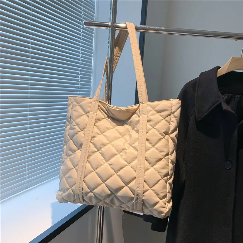 Large Capacity Winter Shoulder Bag New Solid Nylon Handbags Cotton Casual Tote Bags For Women Fashion Top Handle Bag
Large Capacity Winter Shoulder Bag New Solid Nylon Handbags Cotton Casual Tote Bags For Women Fashion Top Handle Bag