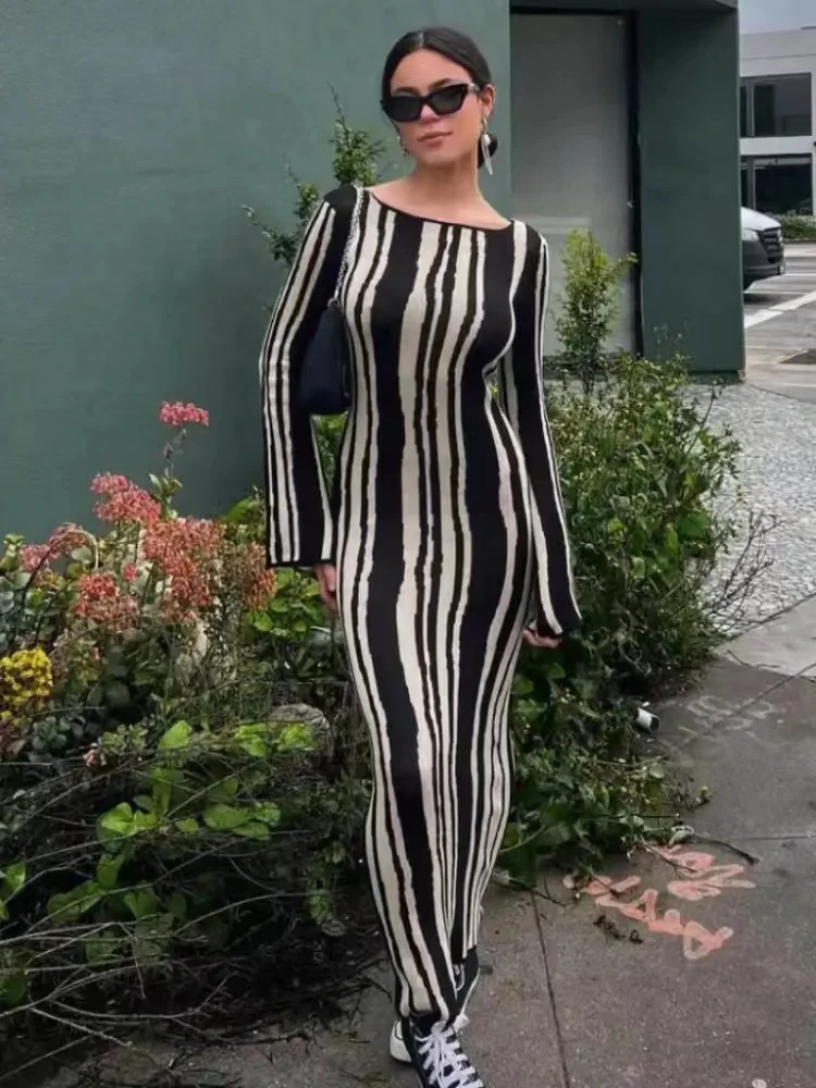 2023 New Spring Women Striped Knitted Maxi Dress Elegant O-neck Flare Long Sleeve Bodycon Dress Ladies Streetwear Party Dresses
2023 New Spring Women Striped Knitted Maxi Dress Elegant O-neck Flare Long Sleeve Bodycon Dress Ladies Streetwear Party Dresses