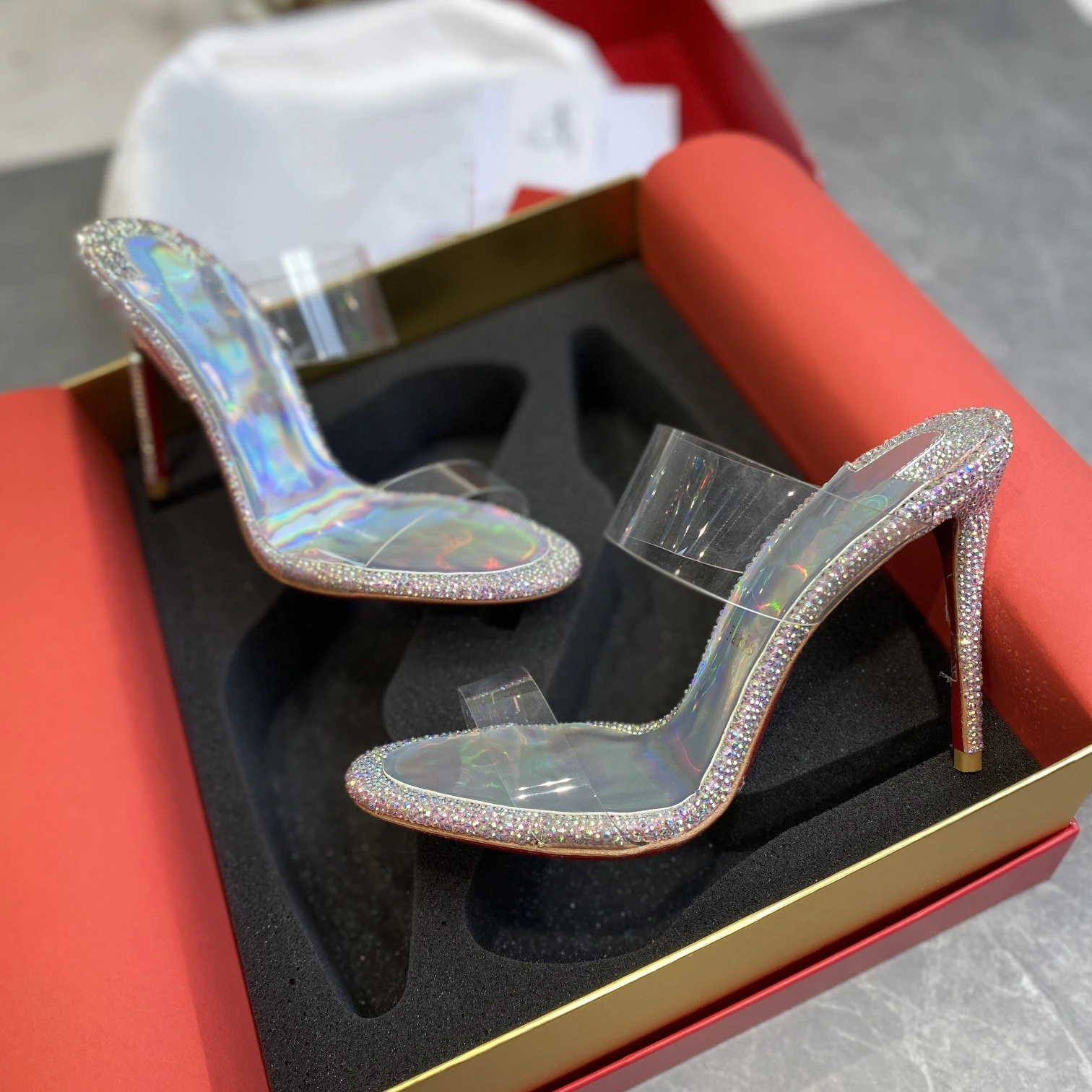 Top Quality Womens High Heels Luxury Fashion Ladies Crystal Glisten Red Sole Shoes Classic Retro Designer 0-12cm High heel 1156
Top Quality Womens High Heels Luxury Fashion Ladies Crystal Glisten Red Sole Shoes Classic Retro Designer 0-12cm High heel 1156